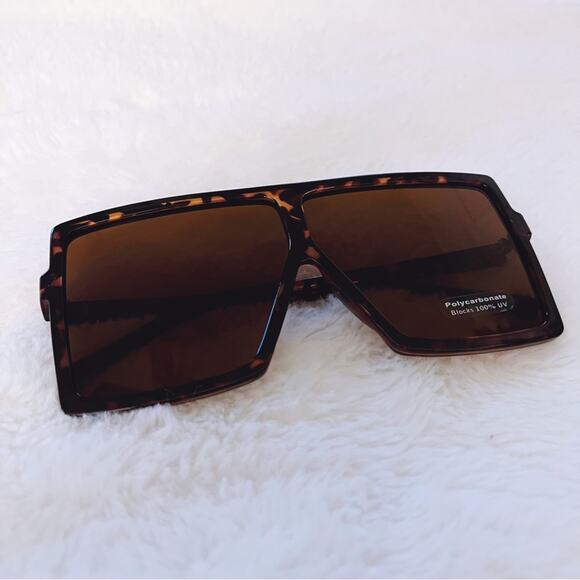 Ivonne Tortoise Brown Oversized Square Sunglasses - Picture 2 of 9